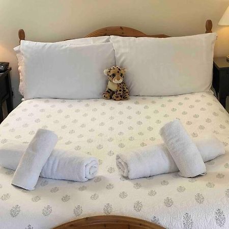 Secluded Romantic Cotswolds Barn - Sleeps 2 To 4 - Near Cirencester - Dog Friendly Βίλα Kemble Εξωτερικό φωτογραφία
