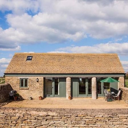 Secluded Romantic Cotswolds Barn - Sleeps 2 To 4 - Near Cirencester - Dog Friendly Βίλα Kemble Εξωτερικό φωτογραφία