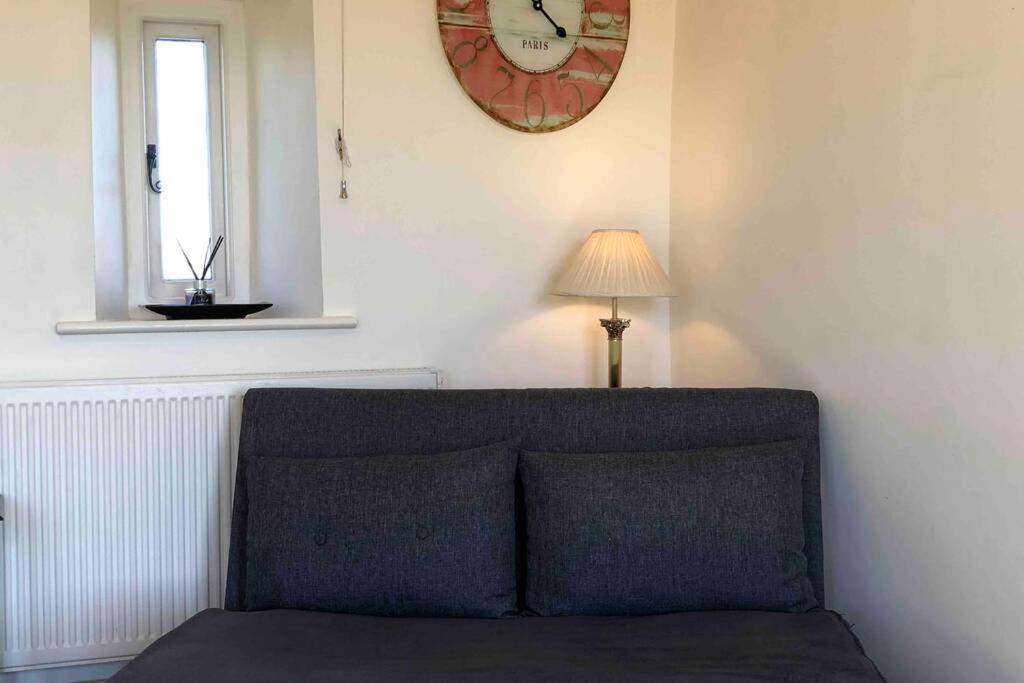 Secluded Romantic Cotswolds Barn - Sleeps 2 To 4 - Near Cirencester - Dog Friendly Βίλα Kemble Εξωτερικό φωτογραφία
