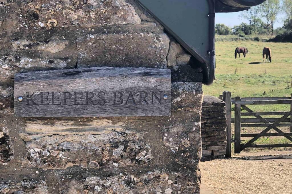 Secluded Romantic Cotswolds Barn - Sleeps 2 To 4 - Near Cirencester - Dog Friendly Βίλα Kemble Εξωτερικό φωτογραφία