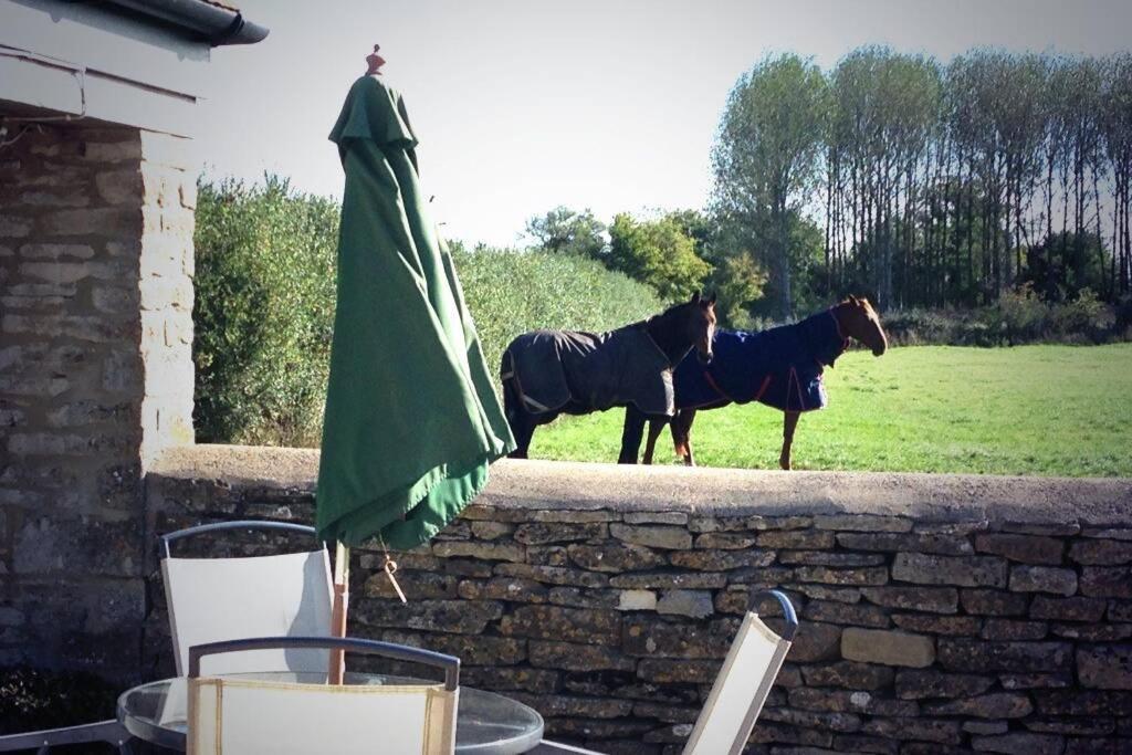 Secluded Romantic Cotswolds Barn - Sleeps 2 To 4 - Near Cirencester - Dog Friendly Βίλα Kemble Εξωτερικό φωτογραφία