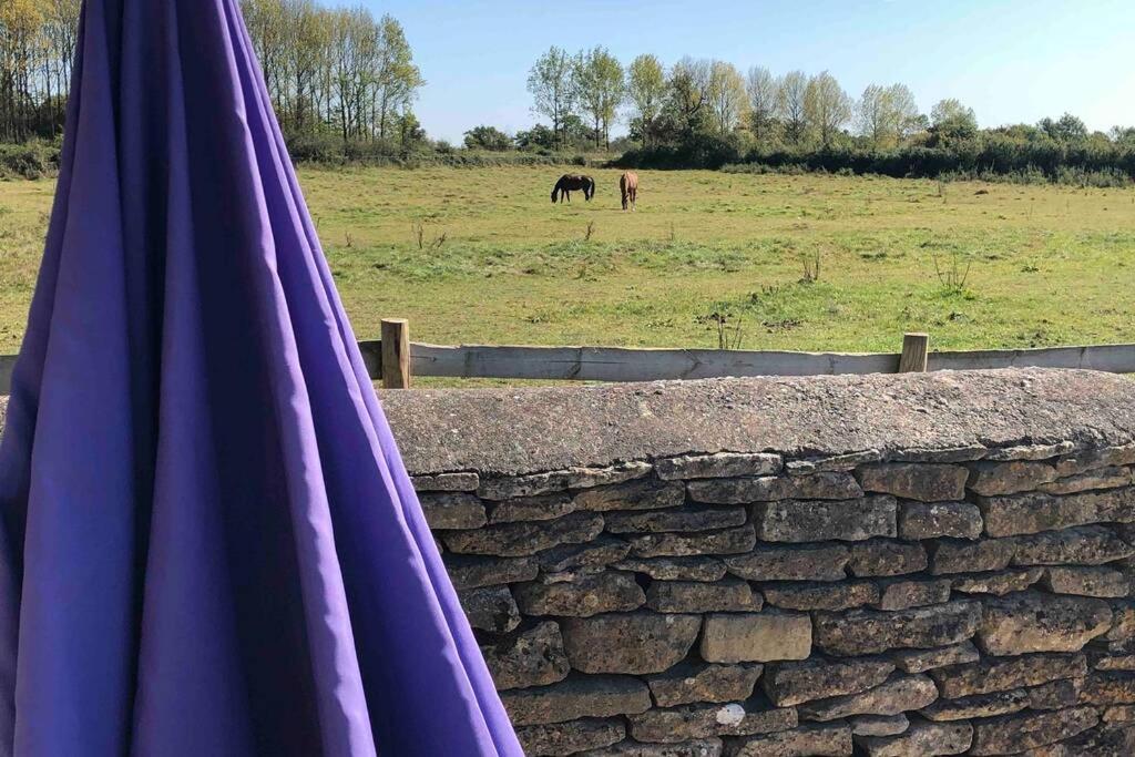 Secluded Romantic Cotswolds Barn - Sleeps 2 To 4 - Near Cirencester - Dog Friendly Βίλα Kemble Εξωτερικό φωτογραφία
