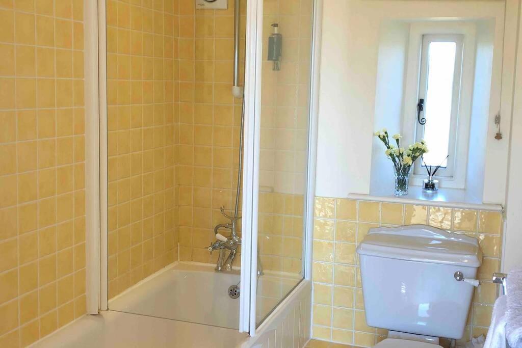 Secluded Romantic Cotswolds Barn - Sleeps 2 To 4 - Near Cirencester - Dog Friendly Βίλα Kemble Εξωτερικό φωτογραφία