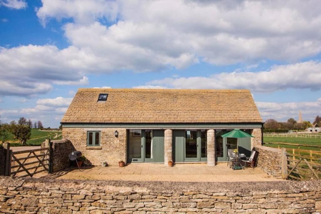 Secluded Romantic Cotswolds Barn - Sleeps 2 To 4 - Near Cirencester - Dog Friendly Βίλα Kemble Εξωτερικό φωτογραφία