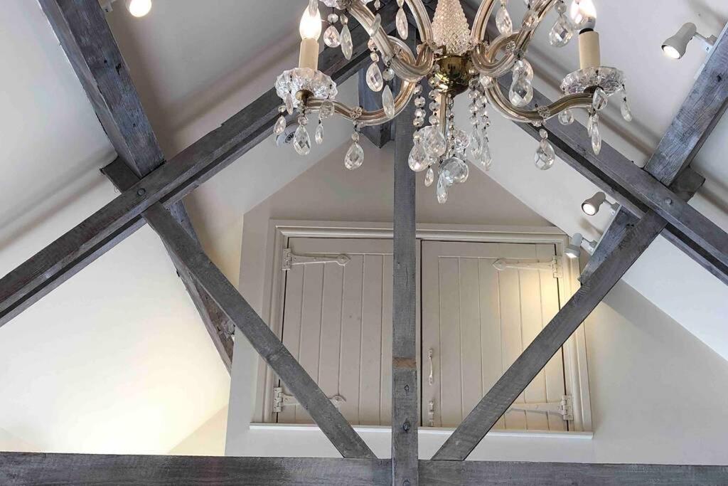 Secluded Romantic Cotswolds Barn - Sleeps 2 To 4 - Near Cirencester - Dog Friendly Βίλα Kemble Εξωτερικό φωτογραφία